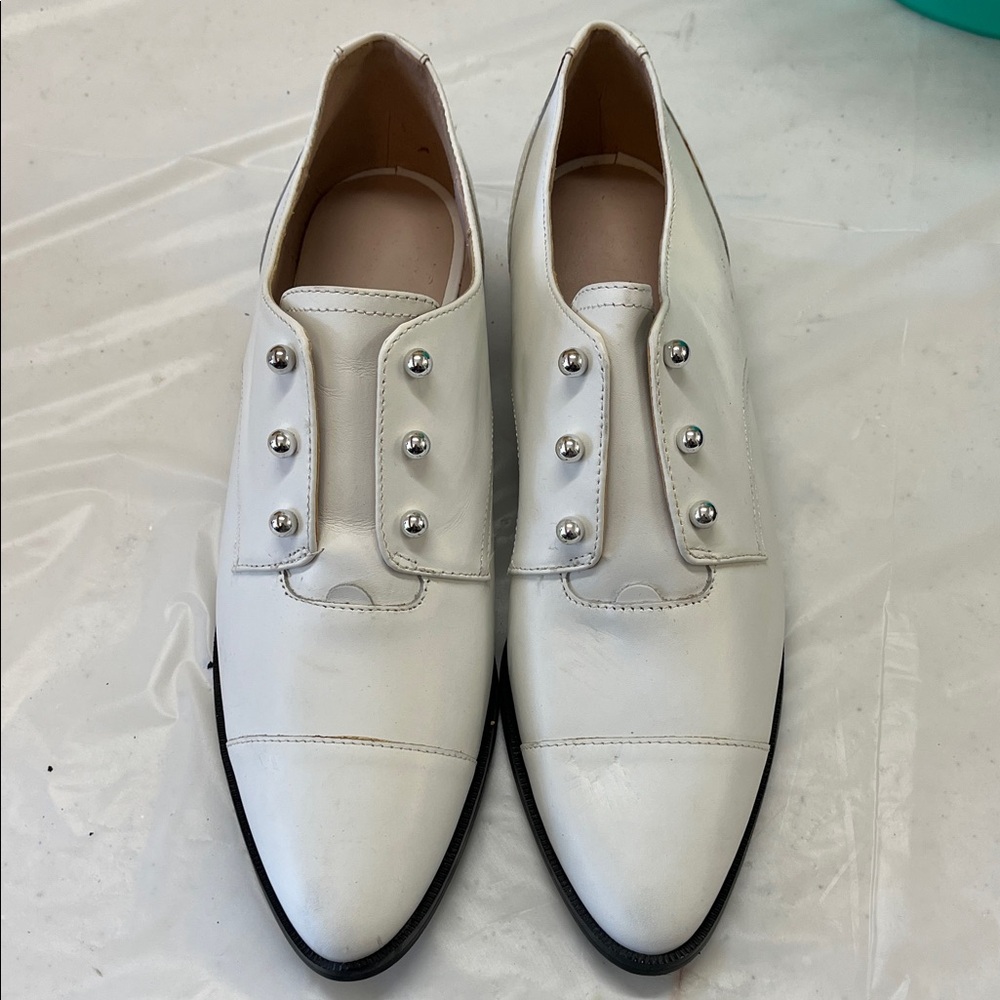 Nine West White Men's Oxfords. Never used but have some dents. See pics